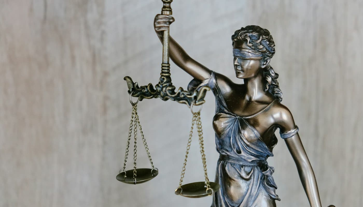 When to Call a Lawyer Before a Dispute Escalates